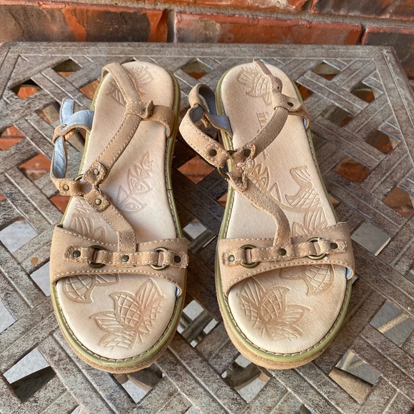 Indigo Tan Sandals by Clarks size 7 - Picture 8 of 9
